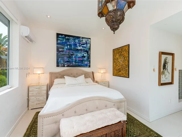 5828 Pine Tree Dr, Miami Beach FL 33140