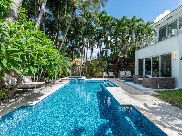 5828 Pine Tree Dr, Miami Beach FL 33140