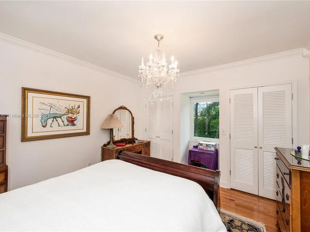 5828 Pine Tree Dr, Miami Beach FL 33140