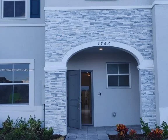1766 SE 26th Rd # 1766, Homestead FL 33035