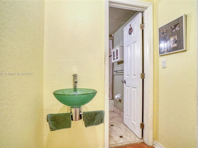 1027 Pennsylvania Ave # 103, Miami Beach FL 33139