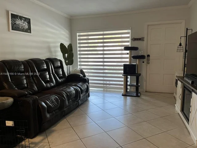 5387 SW 40th Ave # 103, Dania Beach FL 33314