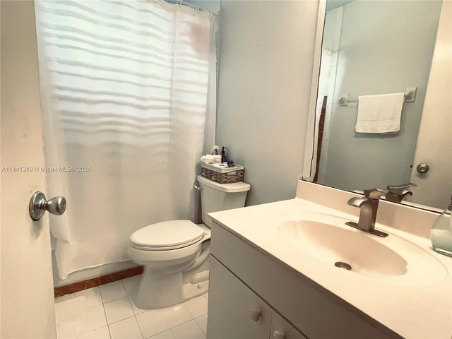 3530 W 72nd St, Hialeah FL 33018