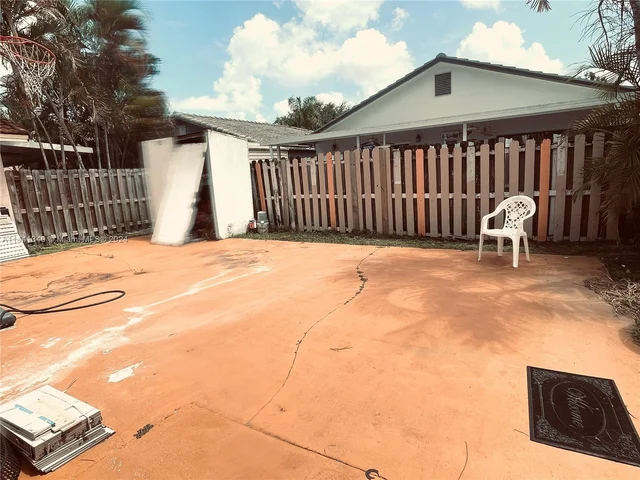 3530 W 72nd St, Hialeah FL 33018