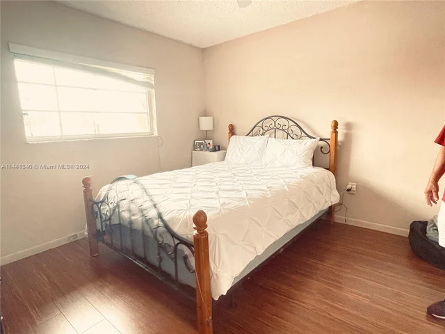 3530 W 72nd St, Hialeah FL 33018