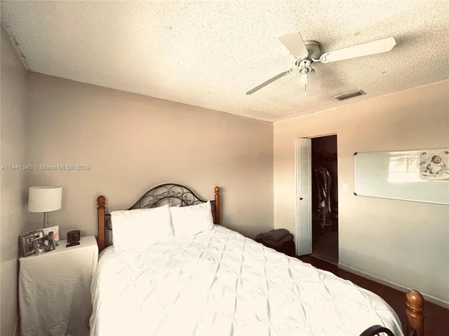 3530 W 72nd St, Hialeah FL 33018