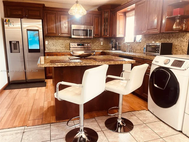 3530 W 72nd St, Hialeah FL 33018