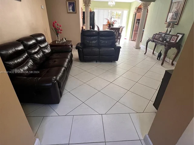 1720 SW 92nd Ct, Miami FL 33165