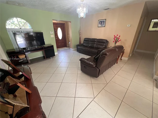 1720 SW 92nd Ct, Miami FL 33165