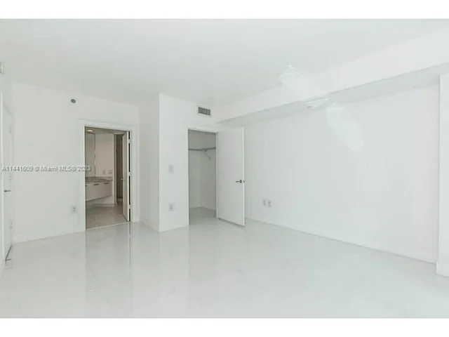 500 BRICKELL AV # 2910, Miami FL 33131