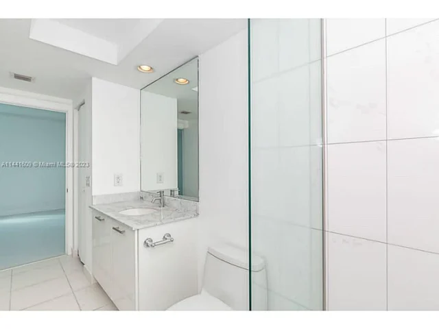 500 BRICKELL AV # 2910, Miami FL 33131
