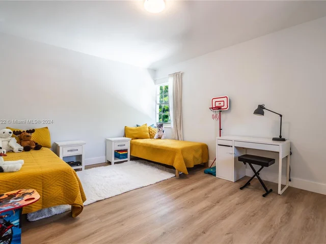 4560 Post Ave, Miami Beach FL 33140