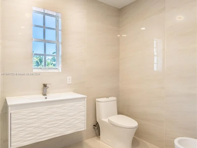 4560 Post Ave, Miami Beach FL 33140