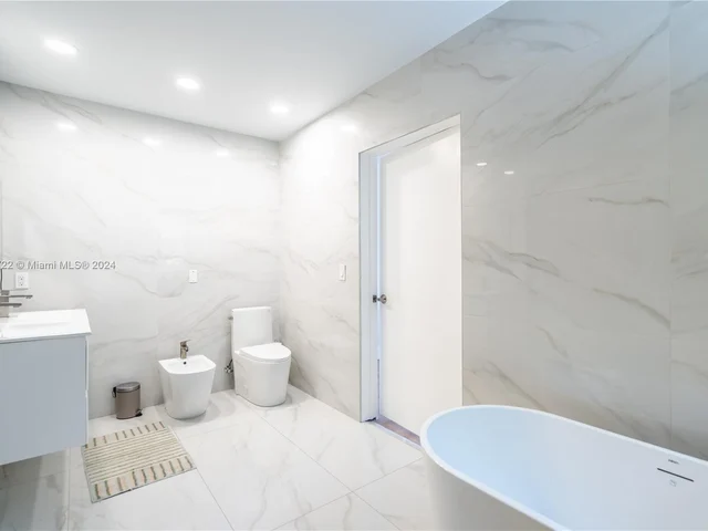 4560 Post Ave, Miami Beach FL 33140