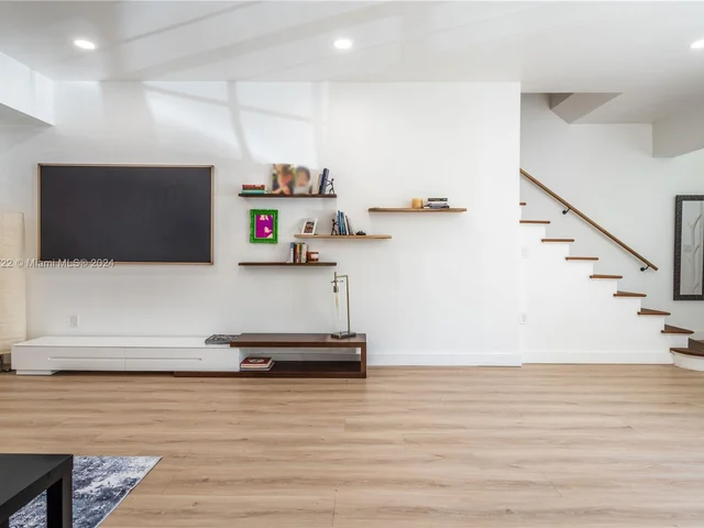 4560 Post Ave, Miami Beach FL 33140