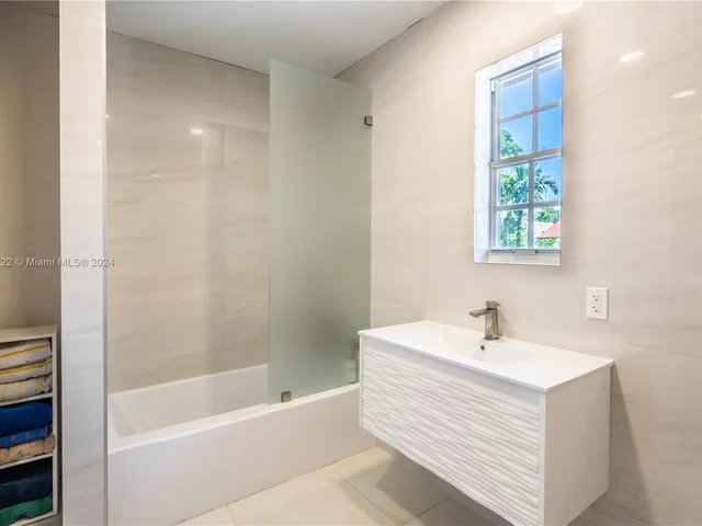 4560 Post Ave, Miami Beach FL 33140