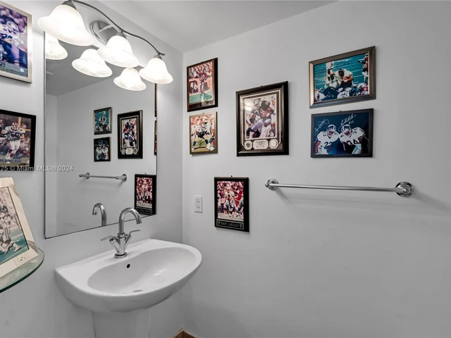 41 SE 5th St # 1214, Miami FL 33131