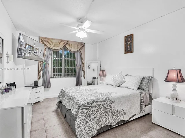 231 174th St # 16, Sunny Isles Beach FL 33160