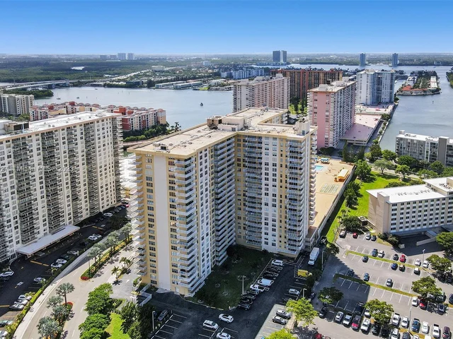 231 174th St # 16, Sunny Isles Beach FL 33160