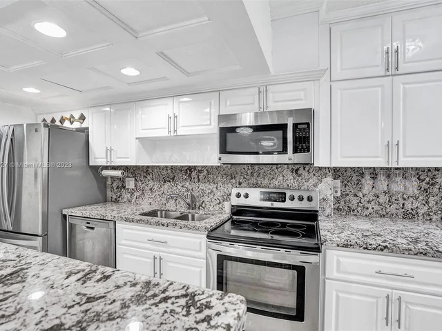 231 174th St # 16, Sunny Isles Beach FL 33160