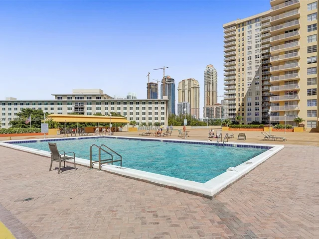 231 174th St # 16, Sunny Isles Beach FL 33160