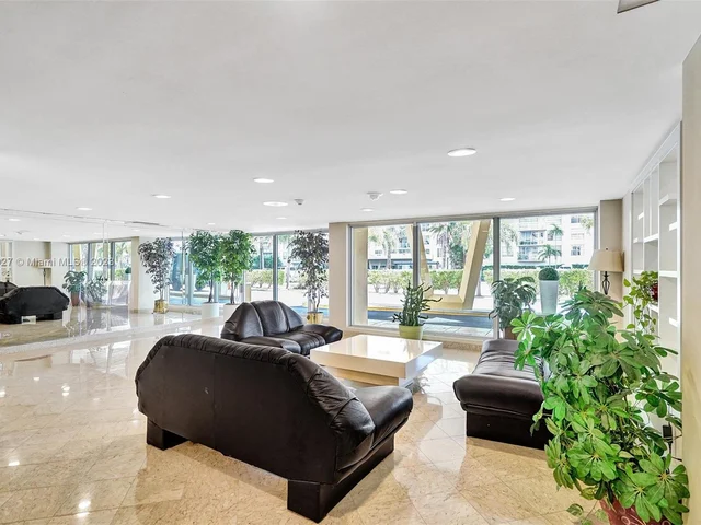 231 174th St # 16, Sunny Isles Beach FL 33160