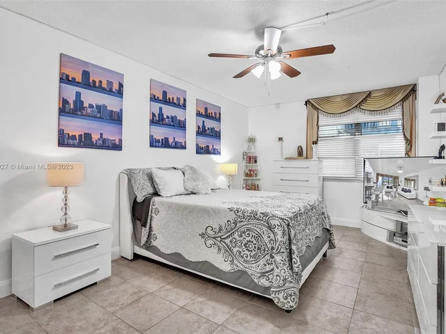 231 174th St # 16, Sunny Isles Beach FL 33160