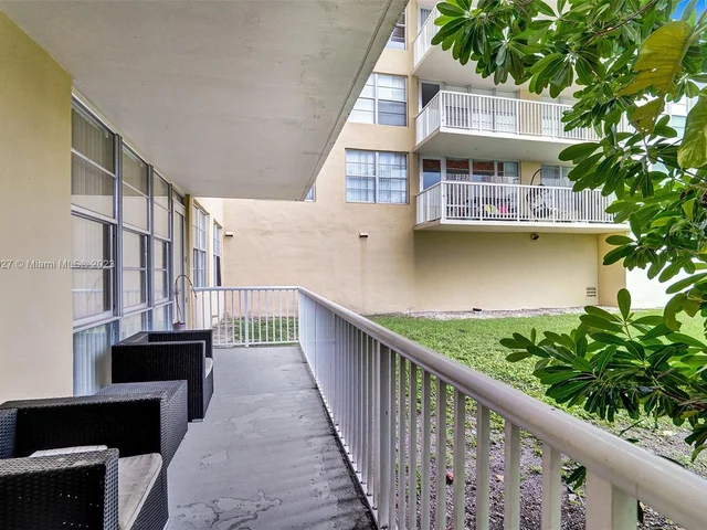 231 174th St # 16, Sunny Isles Beach FL 33160