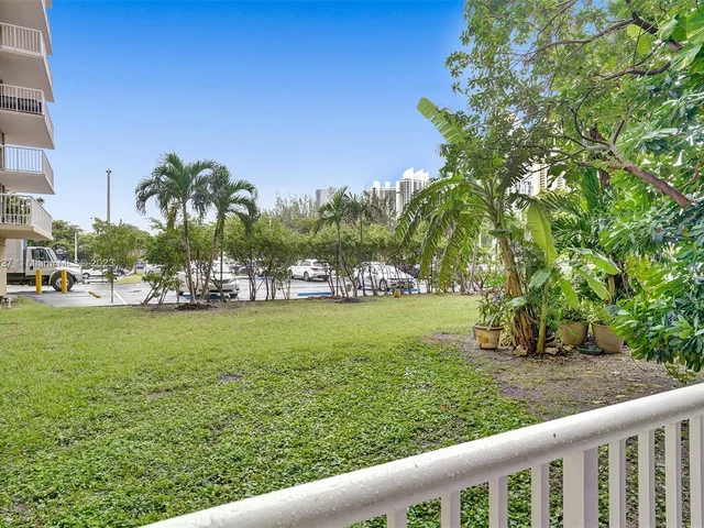 231 174th St # 16, Sunny Isles Beach FL 33160