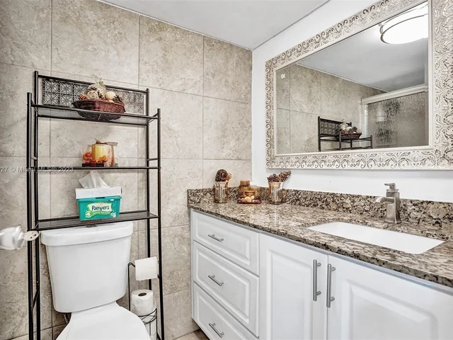 231 174th St # 16, Sunny Isles Beach FL 33160