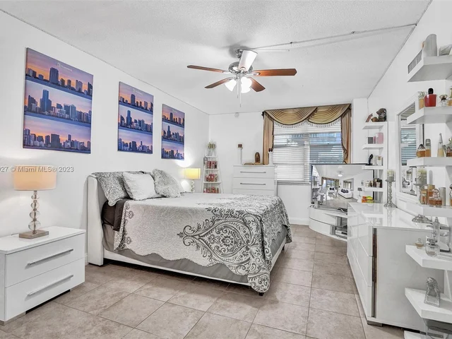 231 174th St # 16, Sunny Isles Beach FL 33160