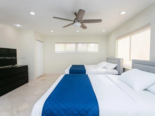 1045 Hollywood Blvd, Hollywood FL 33019