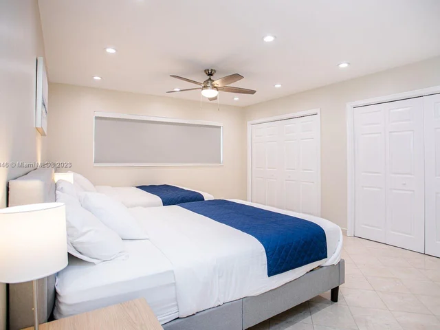 1045 Hollywood Blvd, Hollywood FL 33019