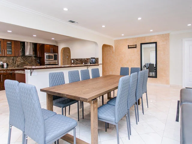 1045 Hollywood Blvd, Hollywood FL 33019