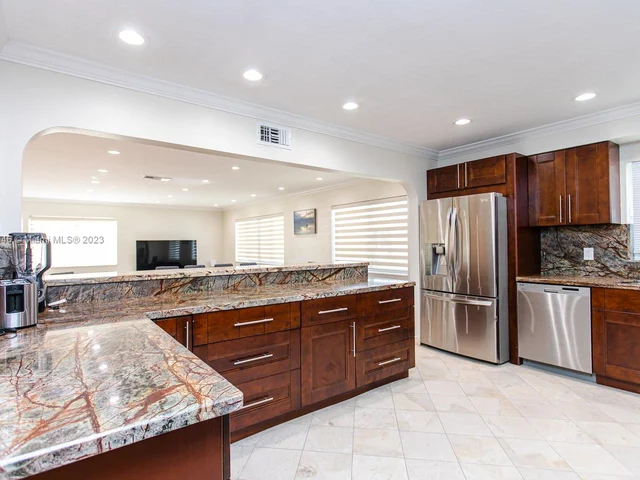 1045 Hollywood Blvd, Hollywood FL 33019