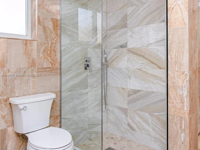 1045 Hollywood Blvd, Hollywood FL 33019