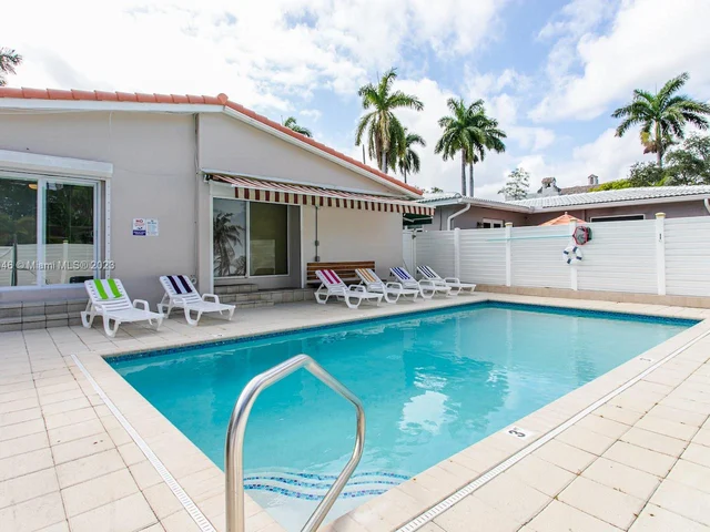 1045 Hollywood Blvd, Hollywood FL 33019