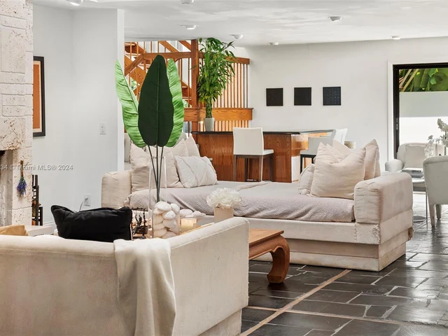 3821 Carole Ct, Miami FL 33133