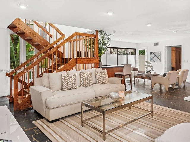 3821 Carole Ct, Miami FL 33133