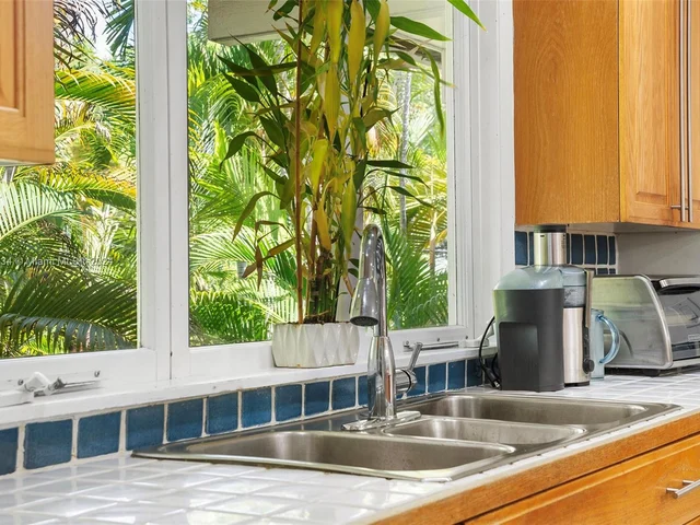 3821 Carole Ct, Miami FL 33133