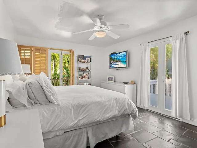 3821 Carole Ct, Miami FL 33133