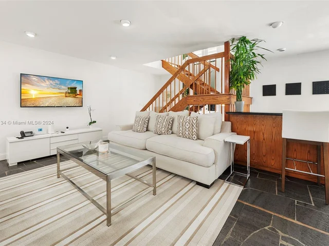 3821 Carole Ct, Miami FL 33133