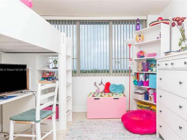 5005 Collins Ave # 808, Miami Beach FL 33140