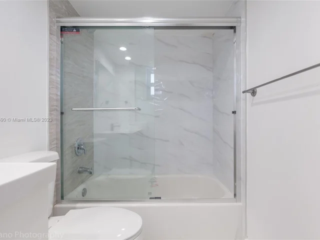 5005 Collins Ave # 808, Miami Beach FL 33140