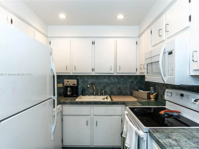 5005 Collins Ave # 808, Miami Beach FL 33140