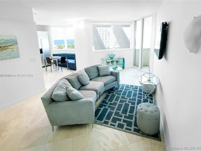 300 S Pointe Dr # 909, Miami Beach FL 33139