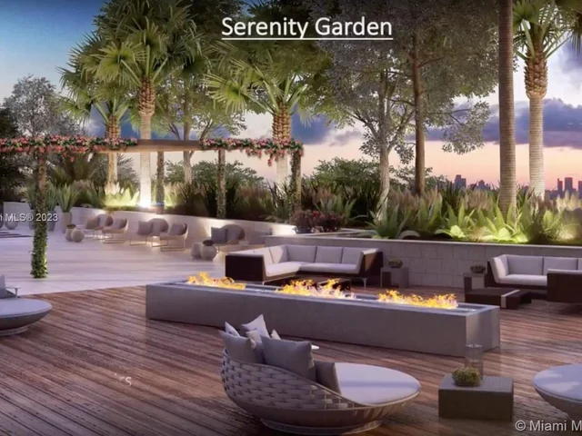 300 S Pointe Dr # 909, Miami Beach FL 33139