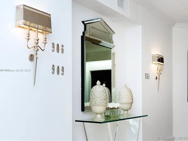 300 S Pointe Dr # 909, Miami Beach FL 33139