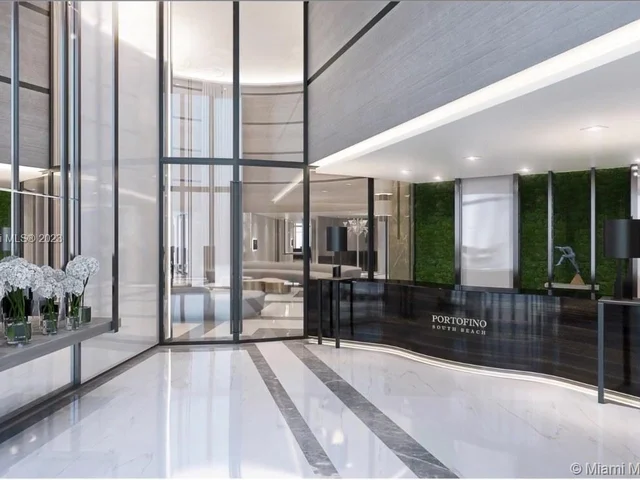 300 S Pointe Dr # 909, Miami Beach FL 33139