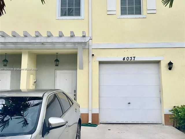 4037 NW 11th Pl, Lauderhill FL 33313